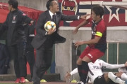 Jリーグ・浦和の監督が相手選手を突き飛ばしてレッドカートで退場なったみたいだけど