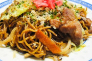 女さん「焼きそばが手抜き料理…？」震えながらメガネ外す
