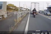 【悲報】バイク乗り「渋滞ですり抜けしたらトラックに幅寄せされた」ブチギレで晒上げ←これどっちが悪いんだ…？