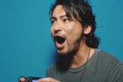 【画像】俳優・山田孝之さんのゲーム棚が凄いとワイの中で話題にｗｗ