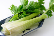 セロリとかいう最高に賛否両論ある野菜ｗｗｗｗｗ