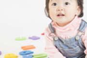 １歳の息子に「お皿は投げちゃだめよ」と柔らかいボールを渡してたのに「なんでもダメダメ言うのはよくない！私子くーん、楽しいねぇ。良いのよ～」とママ友が余計なお節介