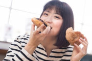 【唖然】授乳中、沢山食べてた私→ウト「職場から嫌な顔はされないのか、自分たちの時代とは違うんだなｗｗ」私「そうですよ。それに夫は..」ウト「ウッ！！」