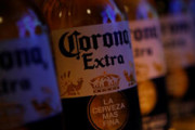 コロナビール製造を一時停止、メキシコ政府が不要不急と認定
