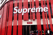 【画像あり】超人気ファッションブランドSupremeとコラボしたお洒落ガンダムがこちらｗｗｗｗｗ
