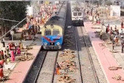 【動画】インドの鉄道駅で起きた丸太事故で女性が重傷を負う。