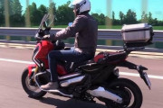 バイクの後ろにボックスつけてるやついるけどあれネジはずされて持ってかれたら終わりじゃね？