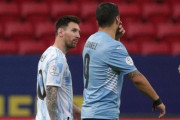 【海外サッカー】メッシとスアレス、コパ・アメリカでの「ひそひそ話シーン」がこちら