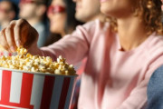 ワイ、映画館のポップコーンが食べたすぎて咽び泣く