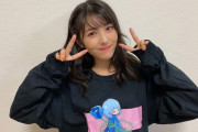 【画像】浜辺美波　森川葵からもらったTシャツ姿で…ご満悦巻き髪ショットに「天使ですか？」