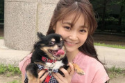 スペシャルゲストはママと一緒にやってきた愛犬のレディーちゃん！好評発売中『月刊エンタメ』11月号掲載の欅坂46石森虹花グラビアオフショット公開