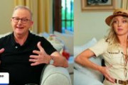 オーストラリア首相、高市首相から贈られたメロンを「胸」に見立てたジェスチャー