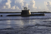 韓国海軍の孫元一級通常動力型潜水艦「申乭石 SS-082」がグアム海軍基地に入港！