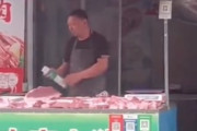 【動画】中国安徽で目撃された食肉屋さんが不安だと話題に。