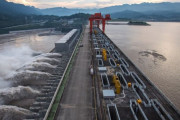 海外「中国の三峡ダムは過去最高の水位に達し、人々の間で不安が広まっている」