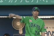 【ヤクルト対巨人12回戦】ヤクルト・サンタナにアクシデント、走塁で足を痛めて3回の守備から交代