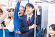 女さん「満員電車で“ここ”に立つ男キモすぎ……！！」
