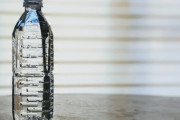 【水資源】ボトル入り飲料水を飲むと環境と健康に甚大な影響を及ぼします