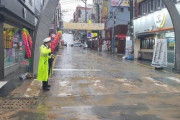 【悲報】韓国人「大雨で排水溝から汚物が噴出し、道路にあふれ出る事故が発生！」　韓国の反応