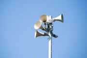 村の時報サイレン「うるさい」移住者から苦情　存廃検討