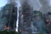 【動画】香港の高層マンション火災のタイムラプス。55人死亡、200人以上が行方不明に。