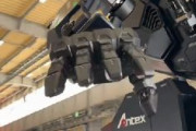 【実機】日本企業の巨大ロボ「アーカックス」、想像以上に凄すぎる件ｗｗｗｗ