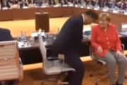 【動画】中国･習近平さん、いつもは玉座なので、国際会議でオフィスチェアに戸惑う！