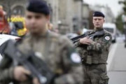 パリ警視庁で職員がナイフで警察官を殺傷　4人死亡との報道