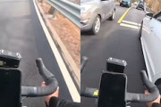 【動画】下り坂でブレーキが効かなくなったロードバイク乗りの車載。