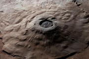 太陽系最大の火山「オリンポス山」はかつて火星の海に浮かぶ島だった！