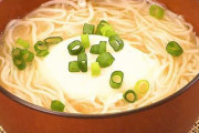 夫「夕ご飯は簡単にそうめんでいいよ」妻「はいよ〜(味噌汁にそうめん入れたのを出す)」