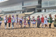 【画像】ウマ娘の聖地・佐賀競馬場でコスプレーヤーが走る　参加者は「進まない」と悲鳴
