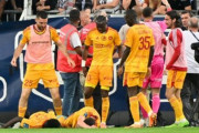 【動画】フランス2部、選手が観客に襲われ脳震とう…昇格・残留が懸かった一戦は中断に
