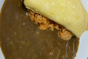 【画像】ワイが作ったオムカレーｗｗｗ