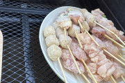ワイこんな時間からクソ狭ベランダで焼き鳥