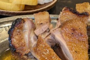 【画像】骨付き鳥専門店に鶏肉食べにきた！