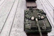 新規生産と思われるロシア軍のT-72B戦車、センサー類が退化してないか？