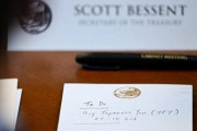 ロイターの写真で判明、米財務長官の「やることリスト」に円買い50億─100億ドル　[8/1]