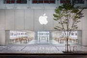 【動画】Apple Storeで強盗した男、逃げるために2階から飛び降りてしまうｗｗｗｗｗｗｗ
