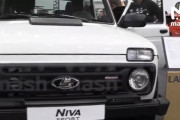 【動画】ロシアの自動車ショーに展示された新型車、すでに錆びだらけだと話題に