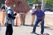 【動画】辺野古ダンプ妨害員、YouTuberに妨害されて警察に泣きつくｗｗｗ