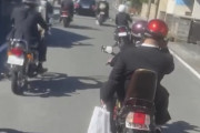 【動画】バイク乗り、事故で死んだ仲間の霊柩車を追いかけて集団暴走
