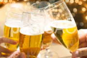 【悲報】最近の若者ビール飲まないどころか酒すら飲まない