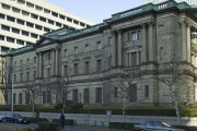 【速報】日銀・植田新総裁、1回の記者会見で「日経平均400円↑1円以上円安」を記録