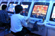 最近の若者「昔のゲーセンは不良の溜まり場だったって都市伝説でしょw不良がプリクラやUFOキャッチャーやるか?」