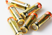 【5.8万いいね】「電池の捨て方がわからないから、○○してる」→あるあるｗｗｗかと思いきや、実はこの行為、めちゃくちゃ危険だった