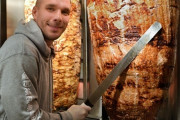 元独代表ポドルスキ、ケバブ屋で大成功！ドイツ国内で30店舗以上展開、総資産は436億円に？
