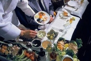 韓国人「80年代以前の機内食が想像以上に豪華な件」