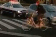【動画】 横断歩道で自転車が来たので停車したら、パトカーに追突される・・ 瞬間を捉えた衝撃動画が流出