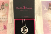 あーりんプロデュース “Chubby Bunny × THE KISS” コラボアクセ届き出す！｢あーりん天才すぎ」｢嫁氏にクリスマスプレゼント」｢品もある感じ」